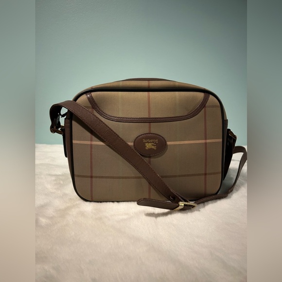 Burberry Vintage Shoulder bag. Authentic & pre-owned